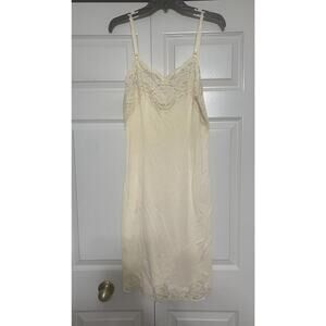 Vintage Wonder Maid Non Cling Cream / Beige Antron Nylon Slip Gown Union Tag 36